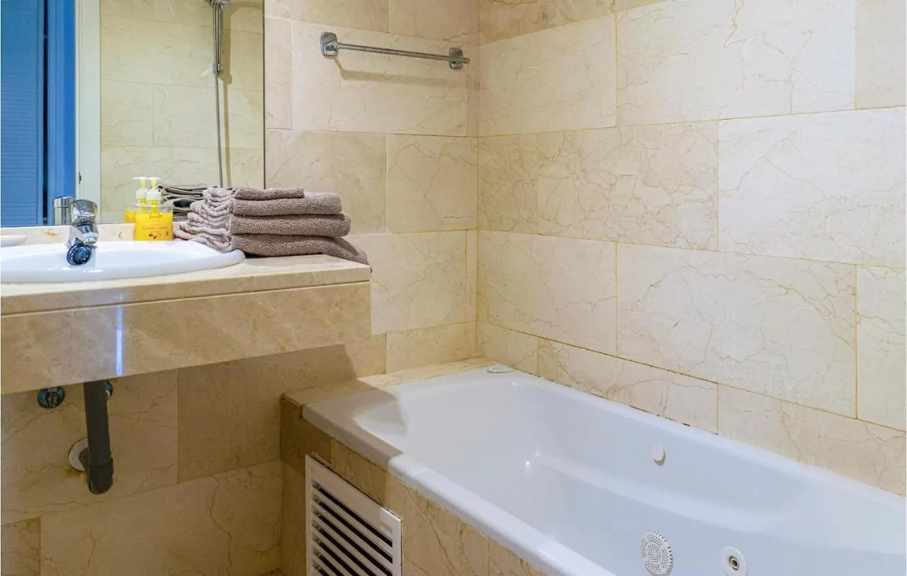 Stunning Apartment In Benalmadena Costa Arroyo De La Miel